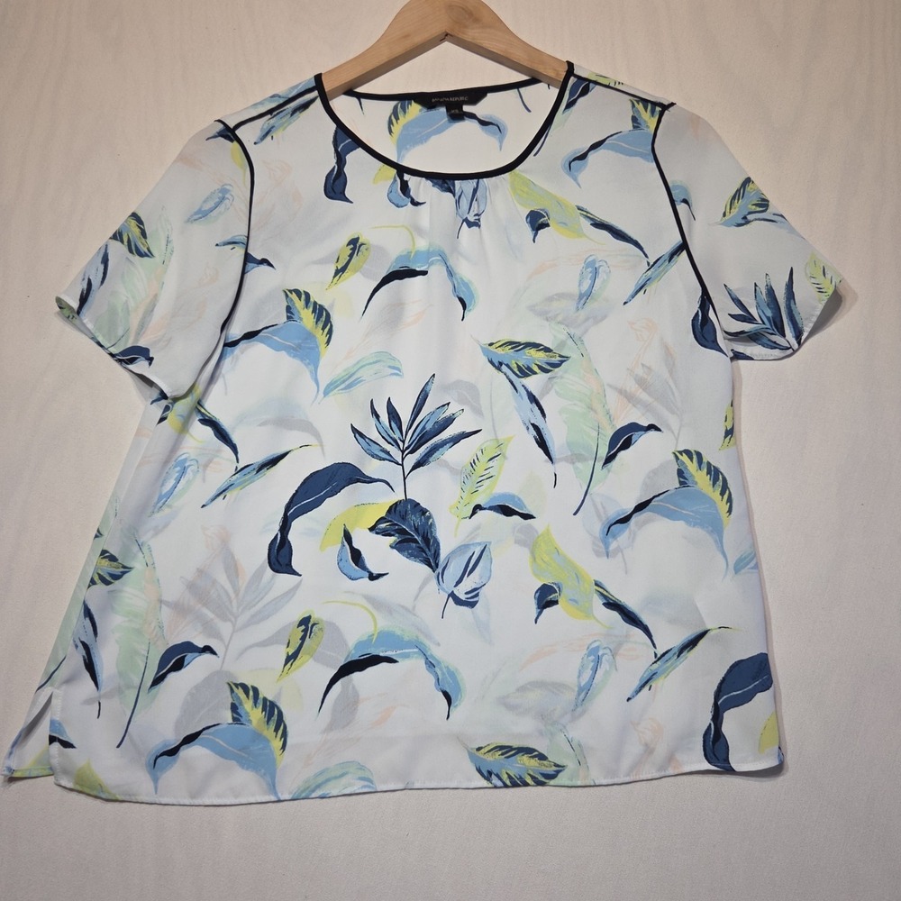 Banana Republic XS Leaf Print Blouse Blue White Short Sleeve‎ Lightweight Top